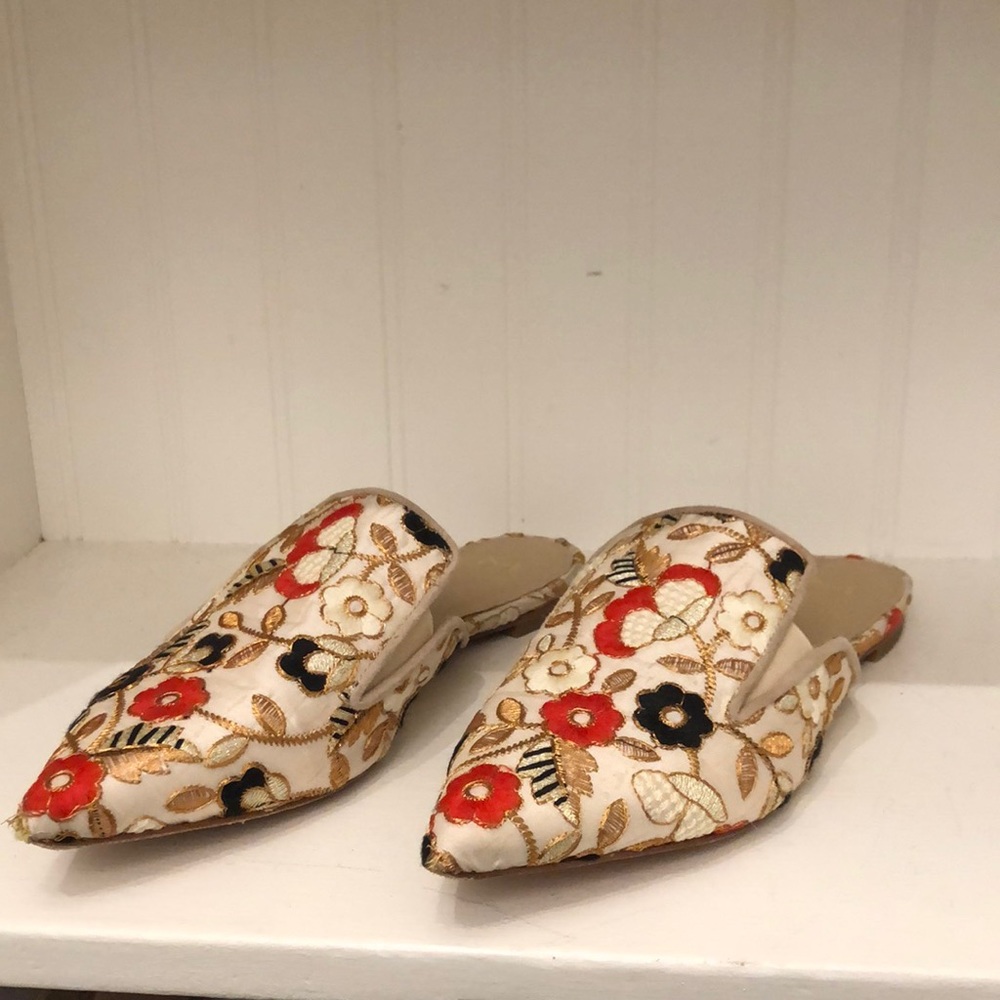 Appliqué Marc Fisher mules